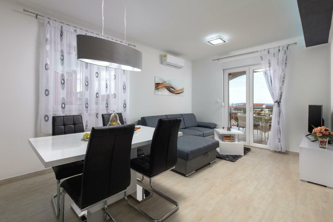 Villa Apartments Kordic Kaštela Exterior foto
